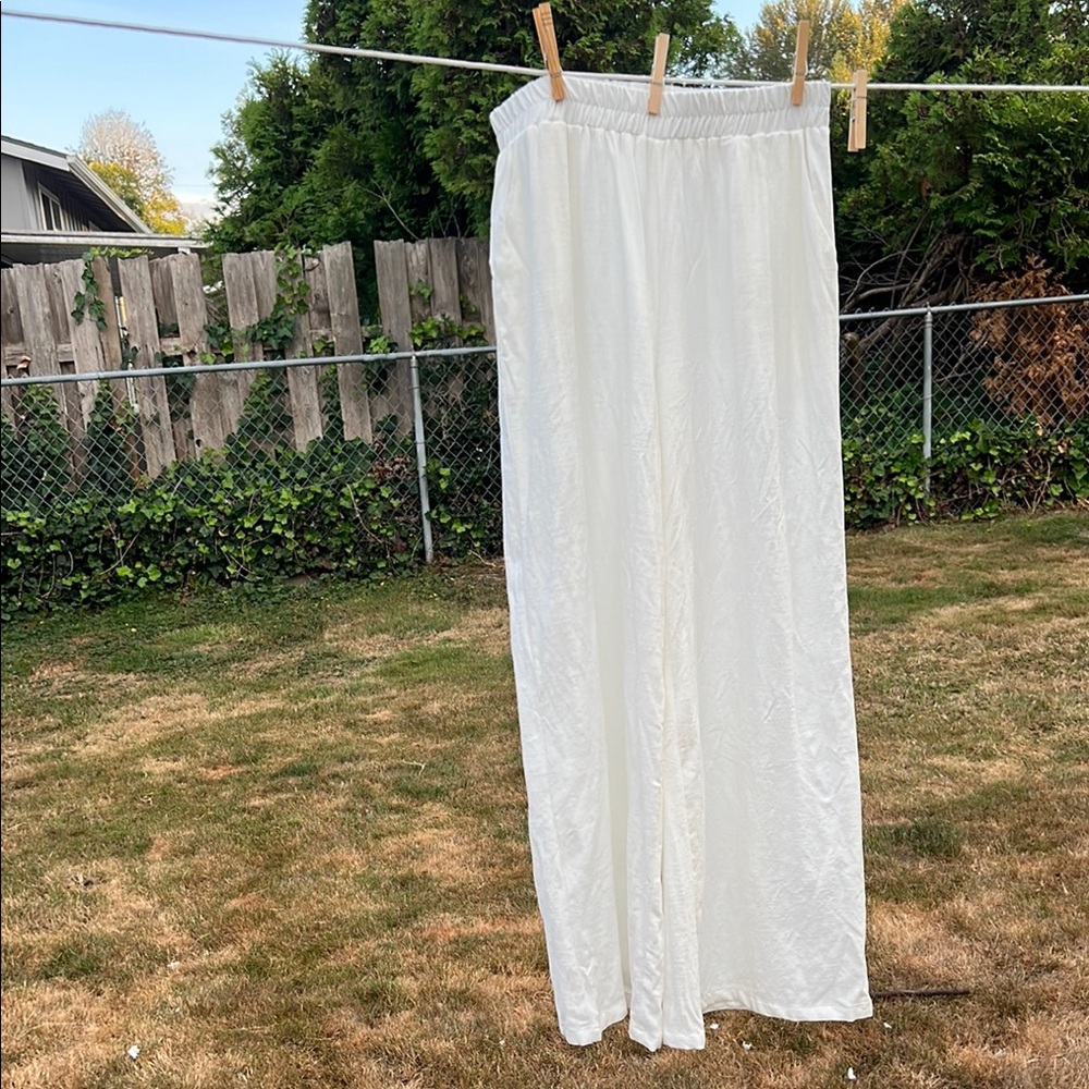 Elegant White linen and rayon top and pants set. Size m, nwt